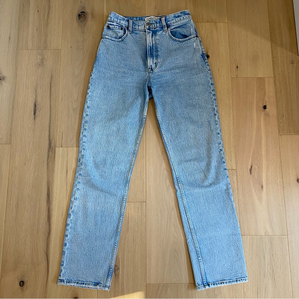 A&F | 90’s Straight Ultra High Rise Jeans 💙 - Picture 4 of 12